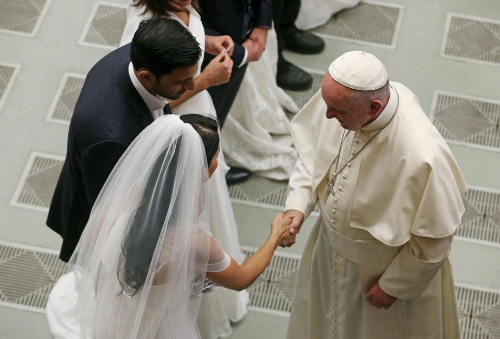 El pontífice pidió reflexionar sobre cómo se debe tratar a aquellos que, como consecuencia de un irreversible fracaso en su vínculo matrimonial, han emprendido una nueva unión. (EFE)