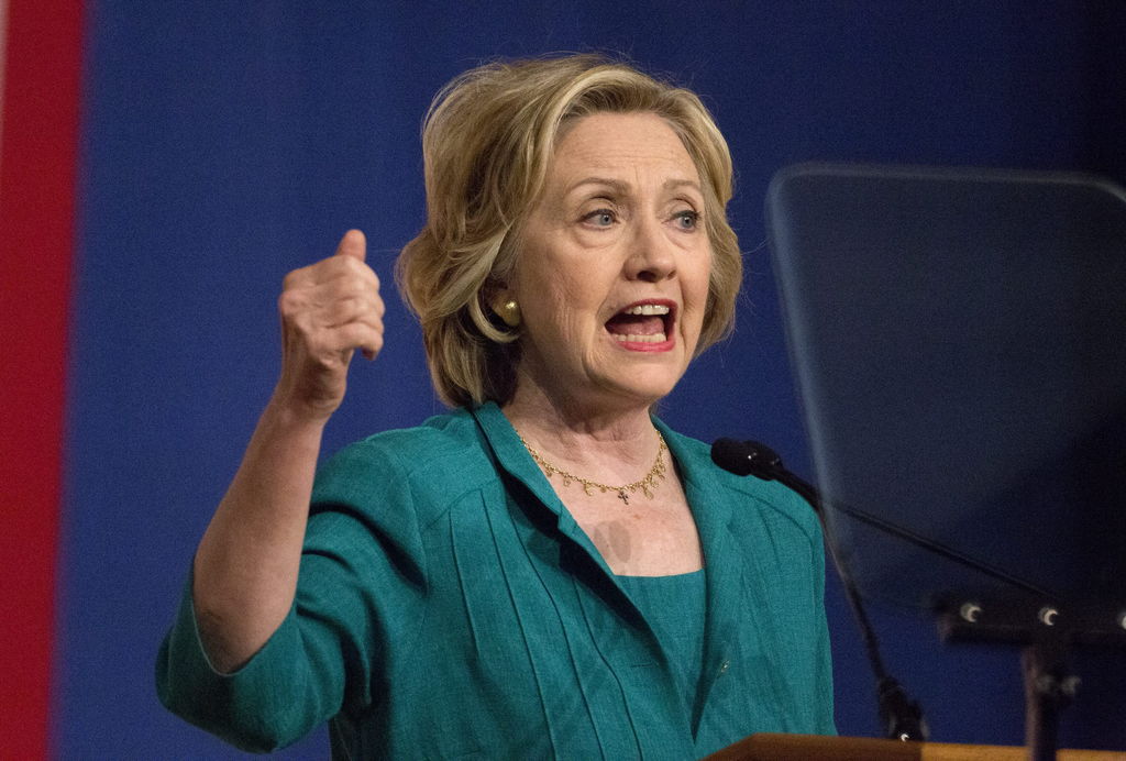 Dos de los tres empleados de Clinton encargados de la realización de este proyecto de colaboración con la reforma, actualmente trabajan en el sector privado y podrían beneficiarse económicamente de la reforma energética del Gobierno del presidente Enrique Peña Nieto.