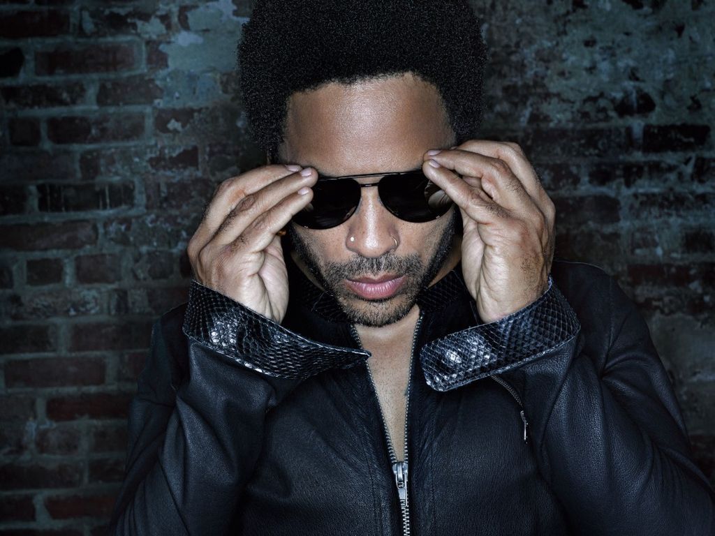 Sorprende. El cantante  Lenny Kravitz causó impacto cuando en un concierto su pene quedó al descubierto.