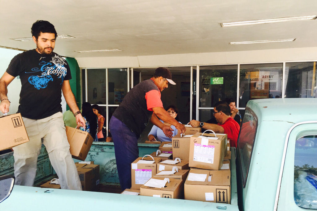 Se mudan. Trasladan equipo y documentos del antiguo al nuevo Hospital General de Torreón.