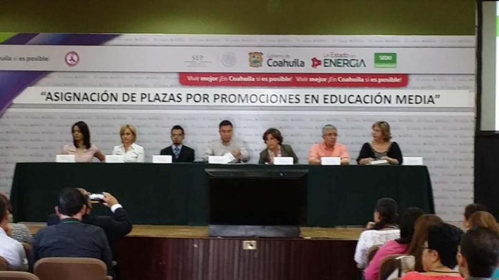 En esta ocasión fueron 35 profesores los beneficiados, a quienes se les ofreció una plaza y la aceptaron en las ciudades de Saltillo, Torreón, Región Norte y Carbonífera. (El Siglo de Torreón)
