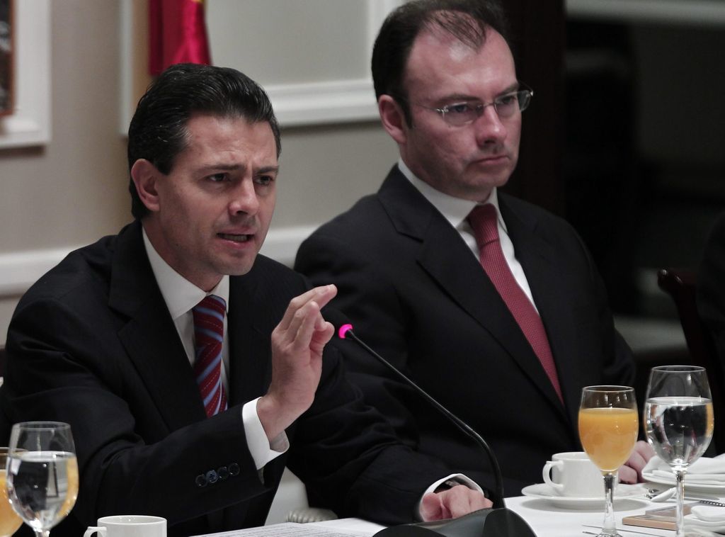La SFP exoneró al presidente, Enrique Peña Nieto, y al secretario de Hacienda, Luis Videgaray, de un presunto conflicto de intereses con la constructora Higa por la compra de casas en Ixtapan de la Sal y Malinalco, respectivamente. (ARCHIVO)