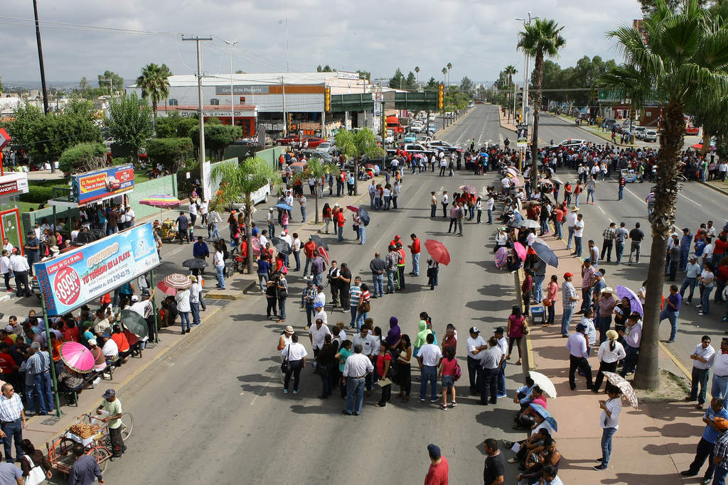 De acuerdo a estimaciones son 10 mil personas las reunidas. (El Siglo de Torreón)
