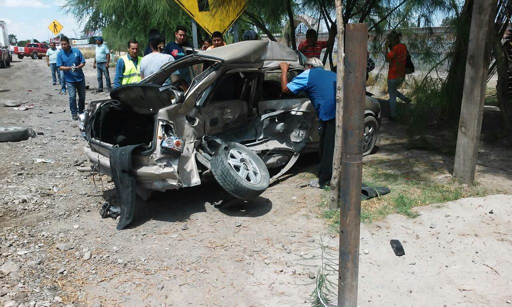El fatal percance se registró aproximadamente a la 15:00 horas en el kilómetro 014+130 de la carretera federal número 30 Torreón-San Pedro, tramo Albia-Escuadrón 2001.