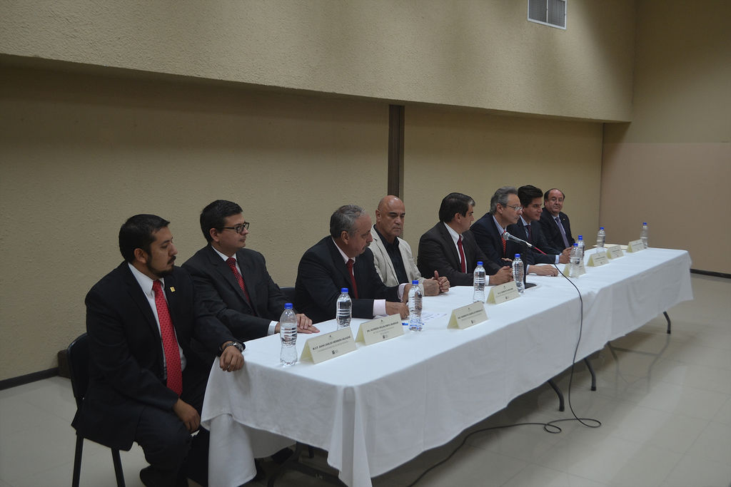 Acuerdo. A la firma de convenio asistieron rectores de algunas universidades de La Laguna. (ANGÉLICA SANDOVAL)