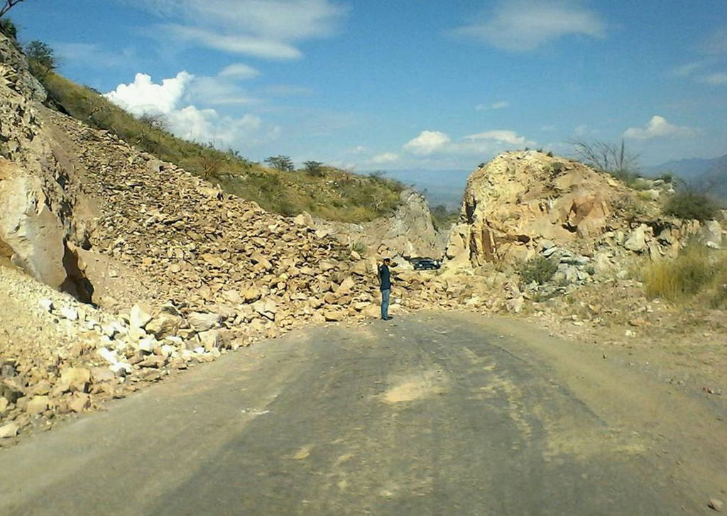 Condiciones. Siguen los derrumbes en la carretera Mezquital-Huazamota.