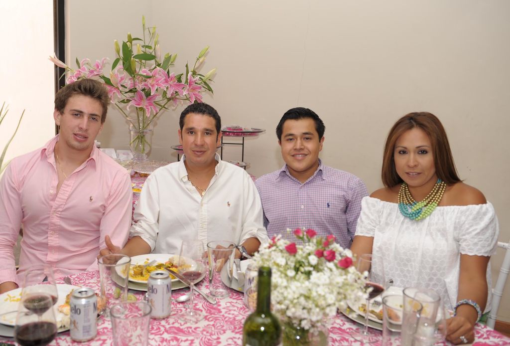 Gabriel, Arturo, Antonio y Azucena.