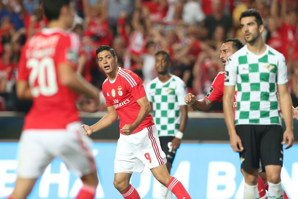 El jugador mexicano entró de cambió al 73’ y al minuto anotó el gol del empate. (EFE)