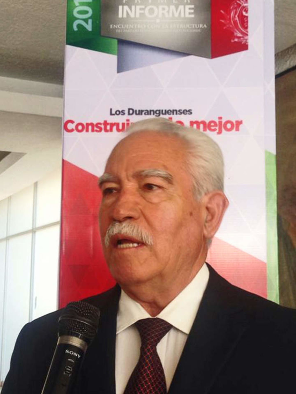 El exgobernador Maximiliano Silerio Esparza dijo que es un proceso normal en la vida democrática de los pueblos y consideró legítimo que haya corrientes al interior de los partidos ya que ello obedece a la pluralidad. (ARCHIVO)
