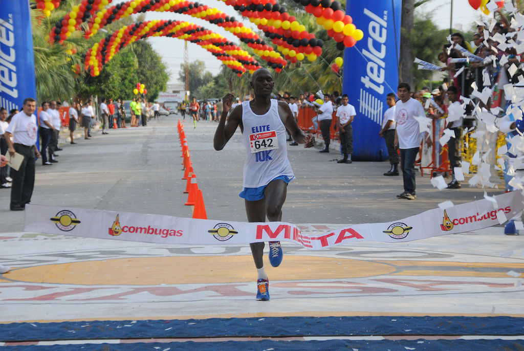 Una disputada competencia resultó la rama varonil, que fue ganada por los atletas africanos. (Foto Jesús Galindo)