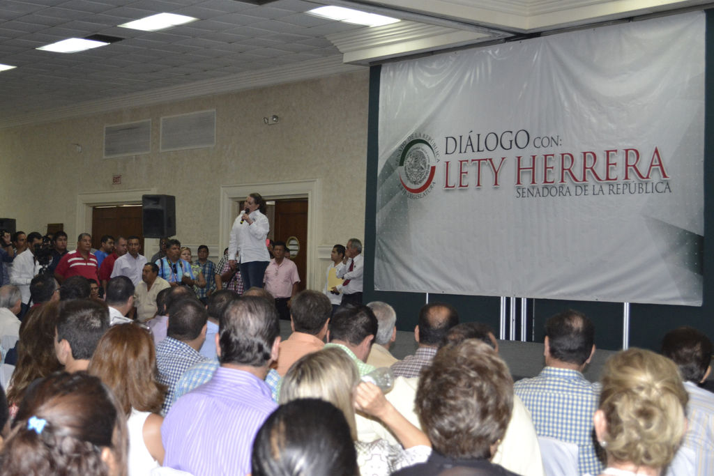Llena recinto. La senadora Leticia Herrera, se reúne y dialoga en Gómez Palacio con más de 2 mil 500 ciudadanos laguneros. (EL SIGLO DE TORREÓN)