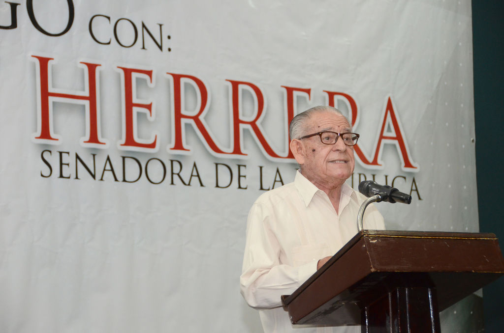 Brinda su apoyo. El empresario gomezpalatino Carlos Herrera,  promulgó su apoyo a las aspiraciones políticas de Leticia Herrera. (EL SIGLO DE TORREÓN)