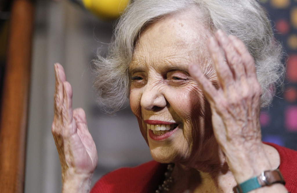 Su labor. En 2014 la escritora mexicana Elena Poniatowska obtuvo la Medalla Bellas Artes (Instituto Nacional de Bellas Artes).