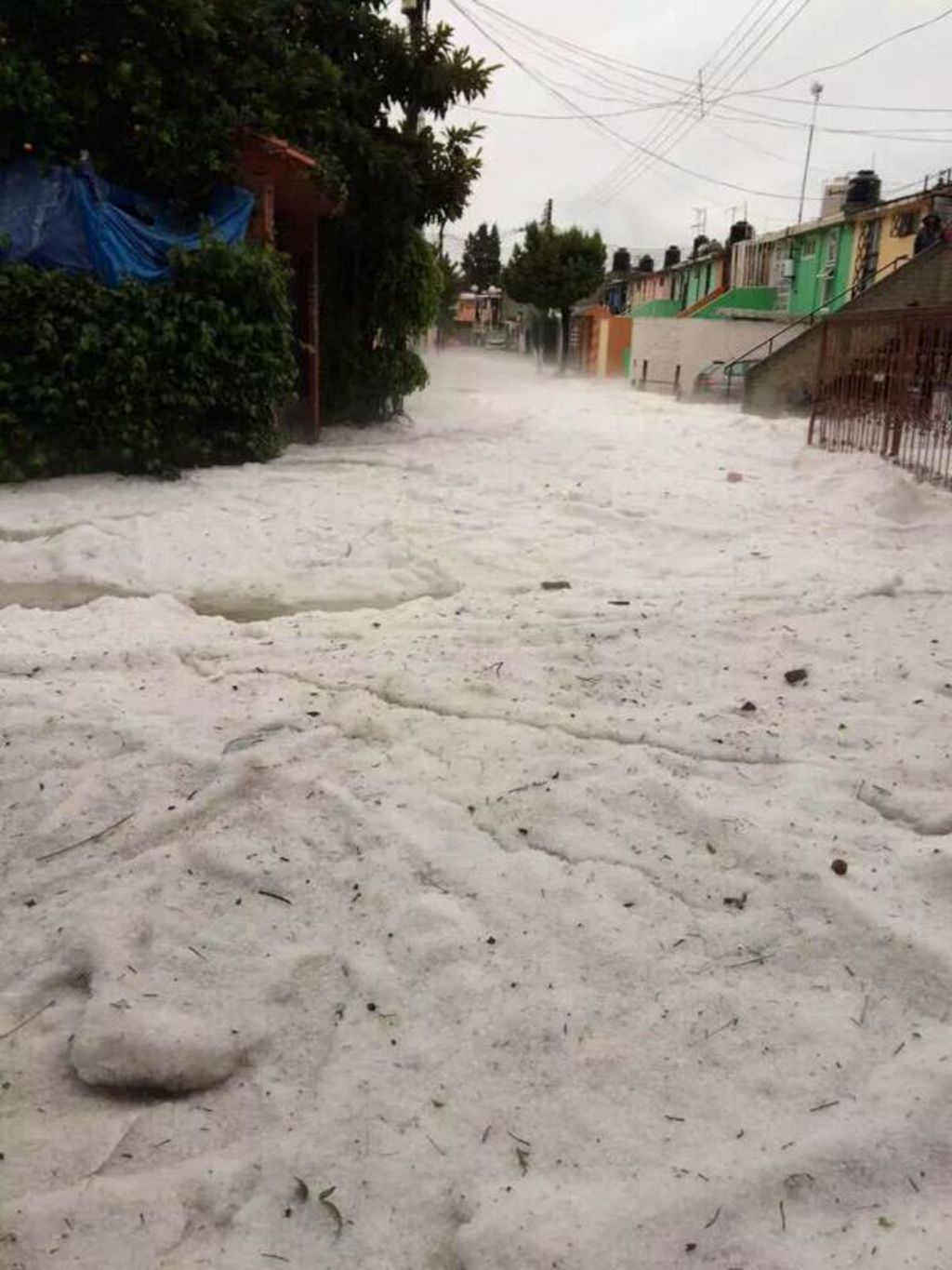 La lluvia, acompañada de granizo, provocó afectaciones en Naucalpan, Tultitlán, Coacalco, Ecatepec y Acolman. (Twitter)
