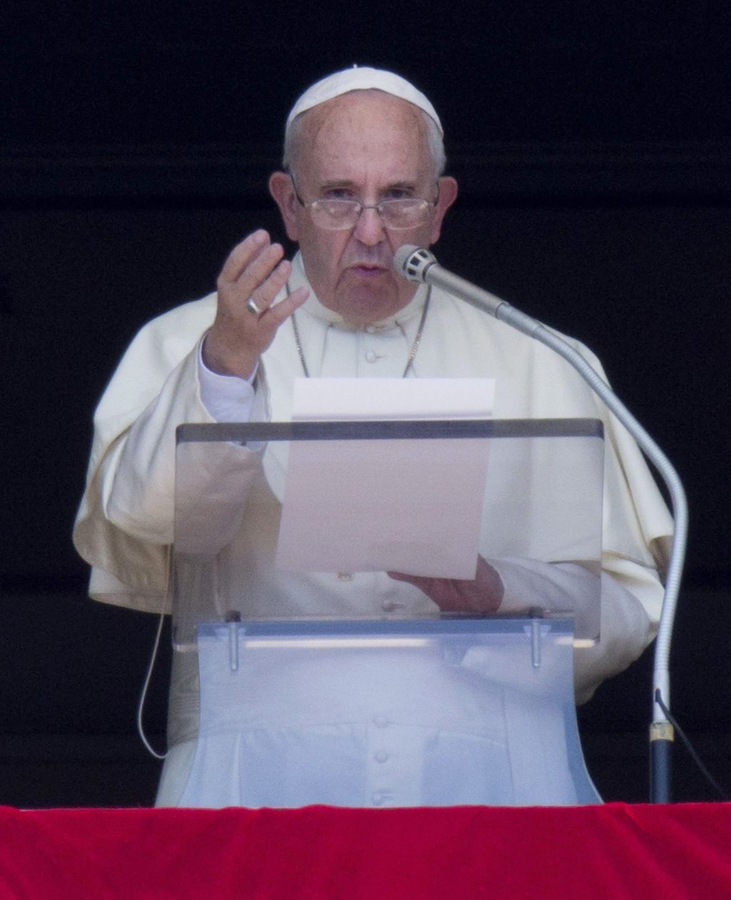 El Papa Francisco expresó sus condolencias por las víctimas que dejó el paso del huracán ''Erika'' por el Mar Caribe. (ARCHIVO)
