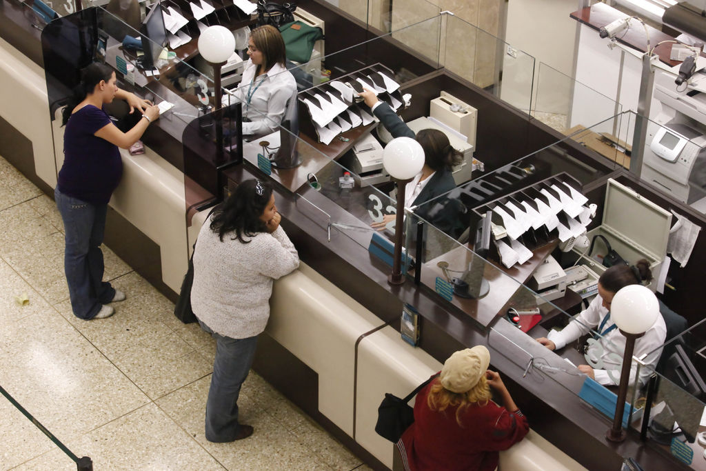 Tendencia. El crédito al consumo tuvo sólo un aumento de 3.9 por ciento, según datos del Banco de México. 