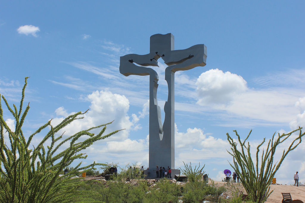 Imagen. La cruz tiene una altura de 22 metros y está elaborada en su totalidad de acero. (EL SIGLO DE TORREÓN)
