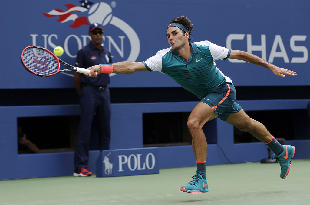 El tenista suizo Roger Federer, en una hora y 17 minutos, superó al argentino Leonardo Mayer, con marcador de 6-1, 6-2 y 6-2. (AP)