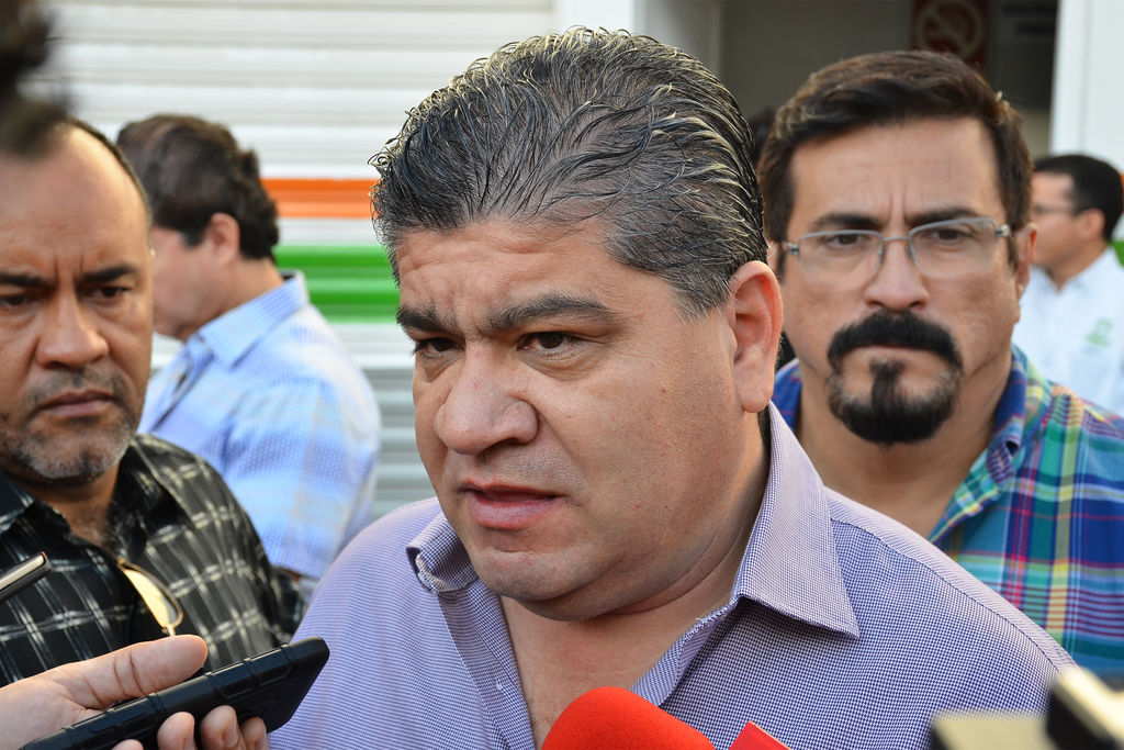 El alcalde Miguel Angel Riquelme dijo no estar de acuerdo en que se incrementen las tarifas por el servicio, aunque el Simas se lo merece. (FERNANDO COMPEÁN)
