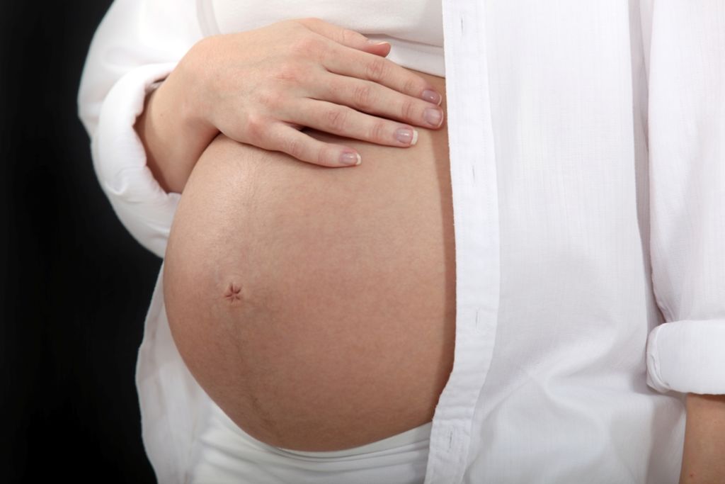 El embarazo gemelar requiere cuidado obstétrico especializado. (ARCHIVO)