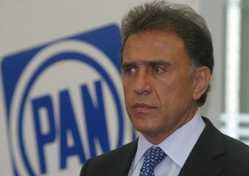 El diputado de Acción Nacional, Miguel Ángel Yunes Linares, rechazó las acusaciones de legisladores del PRI y del PVEM, en las que lo involucraban en actos de peculado y enriquecimiento ilícito.