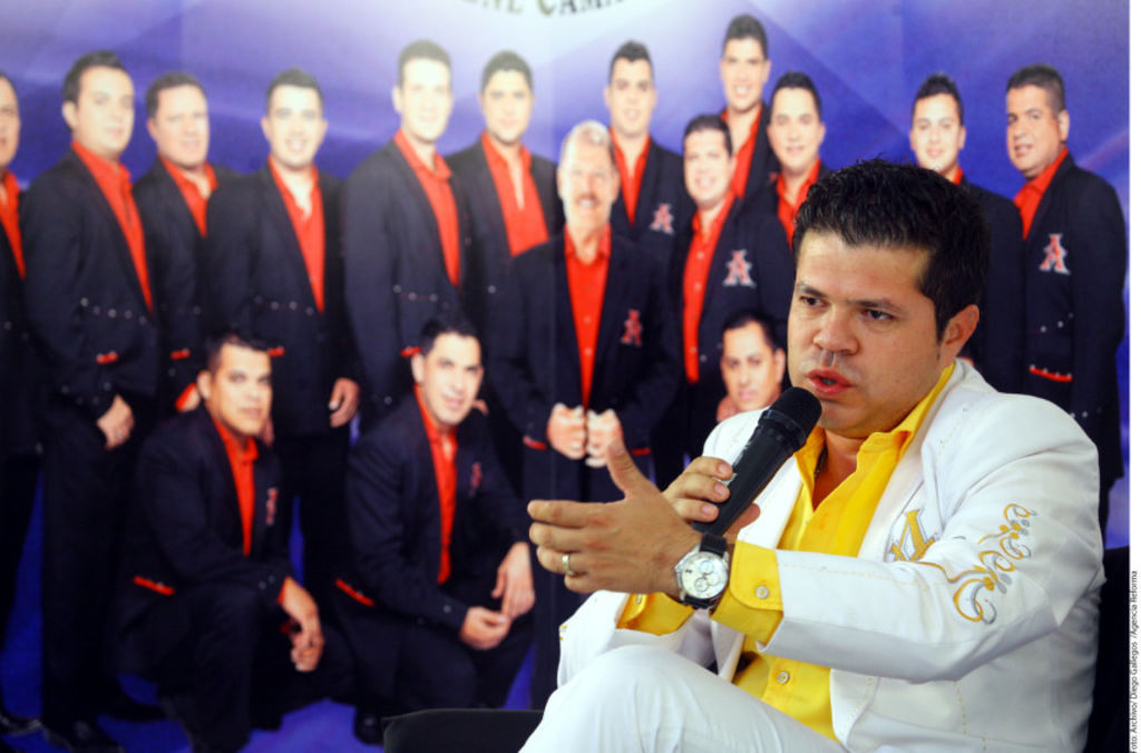 Jorge Medina, vocalista de La Arrolladora Banda El Limón, se sometió a la burla de los usuarios de Facebook al equivocarse sobre la nacionalidad de Miguel Hidalgo y Costilla en Twitter. 