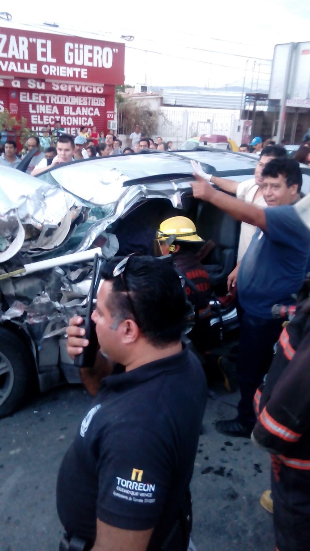 El accidente se registró alrededor de las 19:00 horas de este viernes sobre la carretera Torreón-Matamoros a la altura de la colonia Valle Oriente. (EL SIGLO DE TORREÓN)