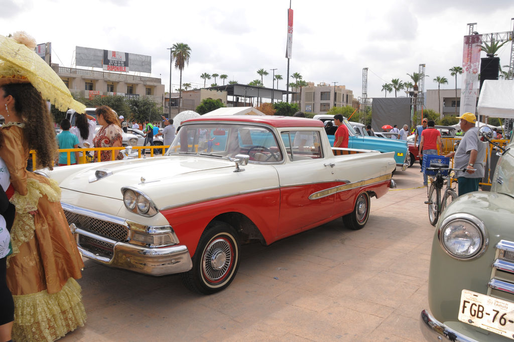 De película. Debido a sus buenas condiciones, algunos de los vehículos parecían sacados de una película de los años 50 y 60. (EL SIGLO DE TORREÓN)