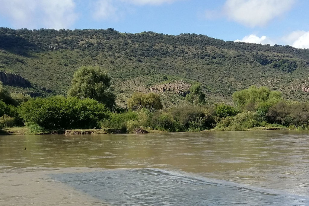 Avenidas. El río Tunal creció mucho con la descarga de agua que empezaron a sacar de la presa Guadalupe Victoria.