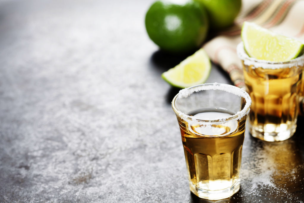 En la actualidad, el tequila que consumimos, pasa por un proceso de destilación que trajeron los españoles a su llegada a México. (ARCHIVO)