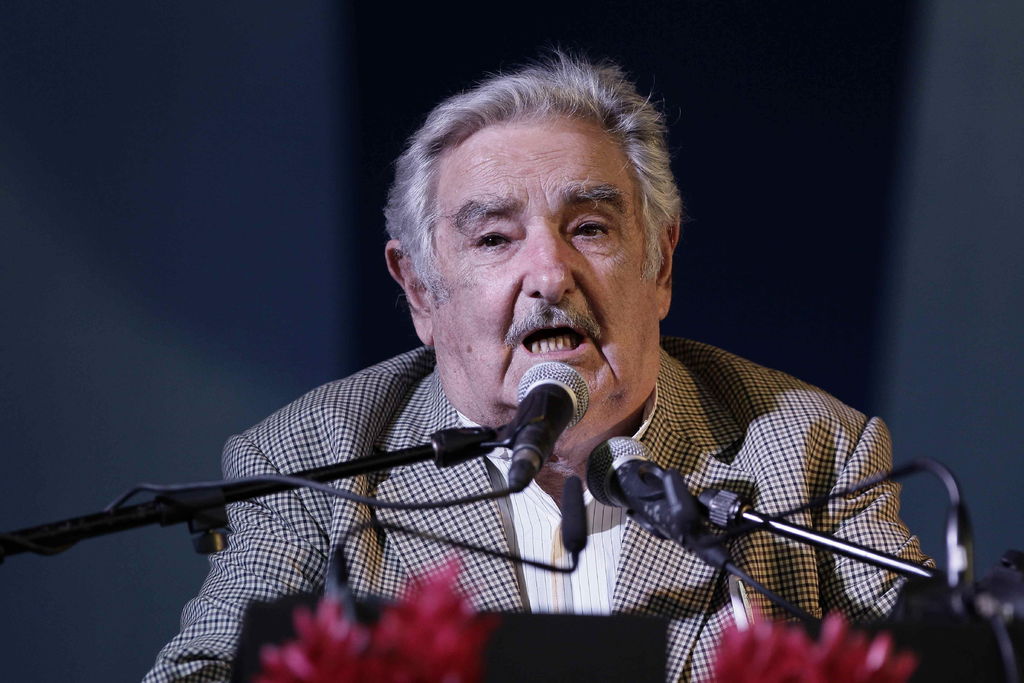 'Gastamos dos millones de dólares por minuto en los presupuestos militares y luego no tenemos para ayudar a los pobres', lamentó Mujica. (ARCHIVO)