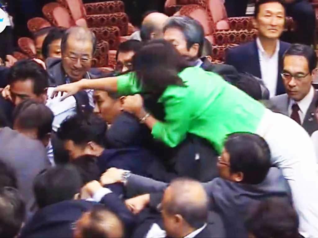 Algunos legisladores se oponen a la nueva ley de seguridad de Japón. (FACEBOOK)