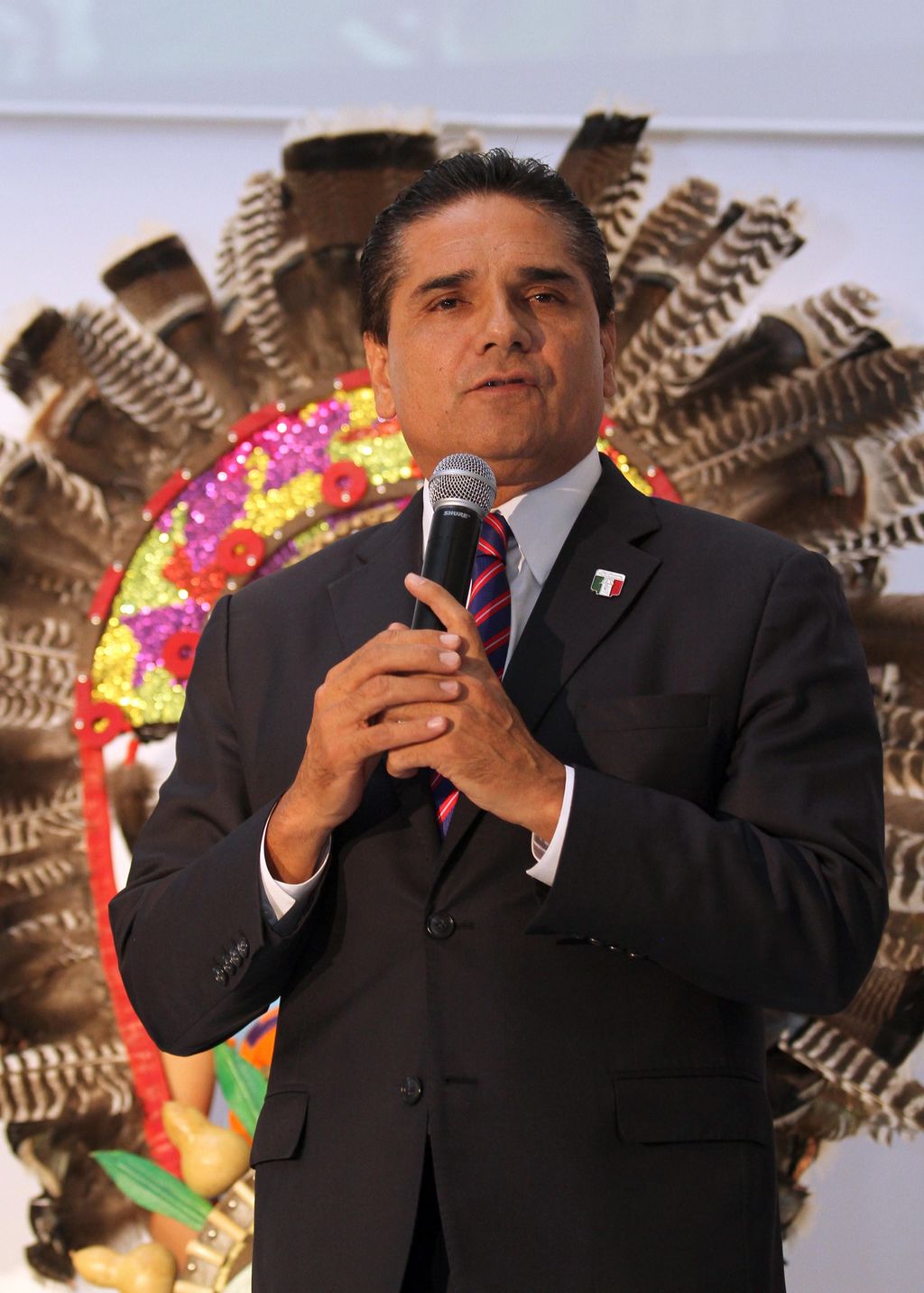 El gobernador electo de Michoacán, dijo que le preocupa la debilidad financiera por la deuda tan alta que presenta el estado y que asciende a 17 mil 500 millones de pesos. (ARCHIVO)