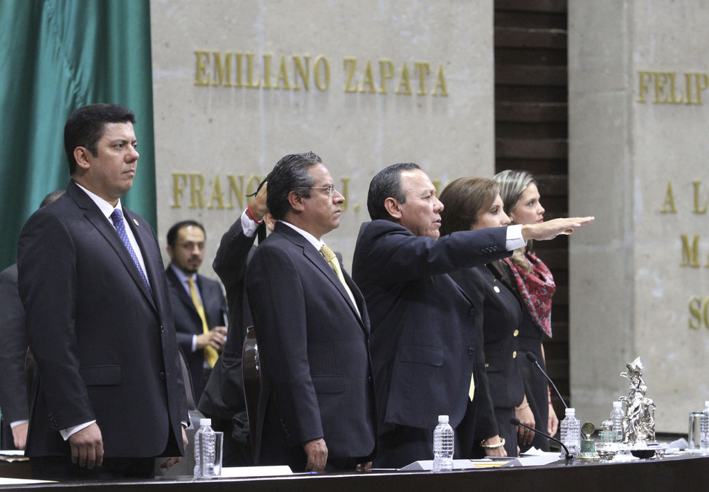 Zambrano Grijalva recordó que desde noviembre de 2011, está pendiente dictaminar en la Cámara de Diputados la Ley Federal de Remuneraciones de los Servidores Públicos. (ARCHIVO)