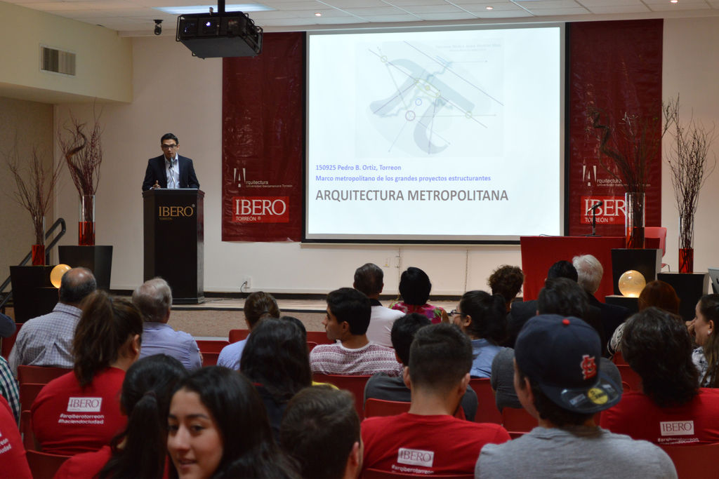 Talleres. Especialistas ofrecieron charlas en el Workshop Internacional de Ibero Torreón. (Roberto Iturriaga)