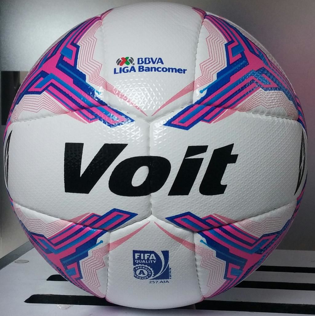 Durante octubre en las canchas de las dos mejores categorías del futbol mexicano se apreciará el esférico Dynamo con los colores azul y rosa en la lucha contra el cáncer de próstata y mama, respectivamente. (Twitter)