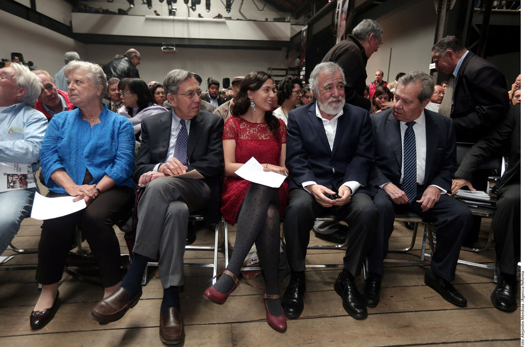 Cambios. Diversos políticos de izquierda apoyaron la propuesta de Cárdenas para una nueva Constitución.