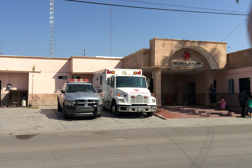 Servicio. La víctima recibe atención médica en las instalaciones de la Cruz Roja Mexicana.