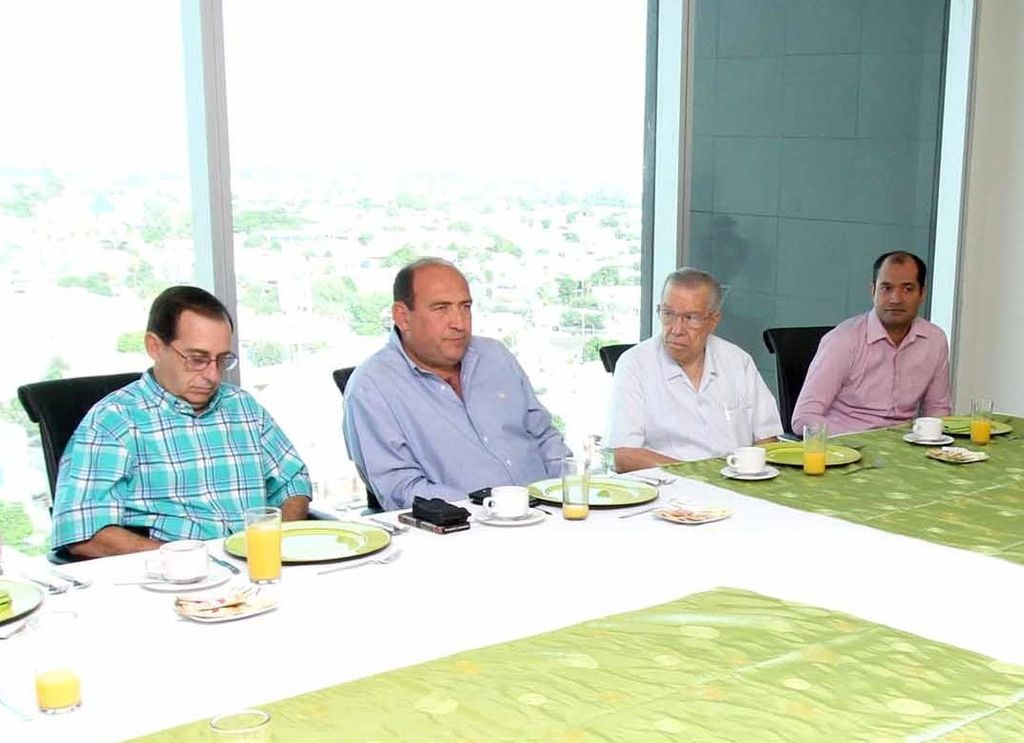 Reunión. Gobernador sostuvo un encuentro con representantes del Consejo de Fomec.