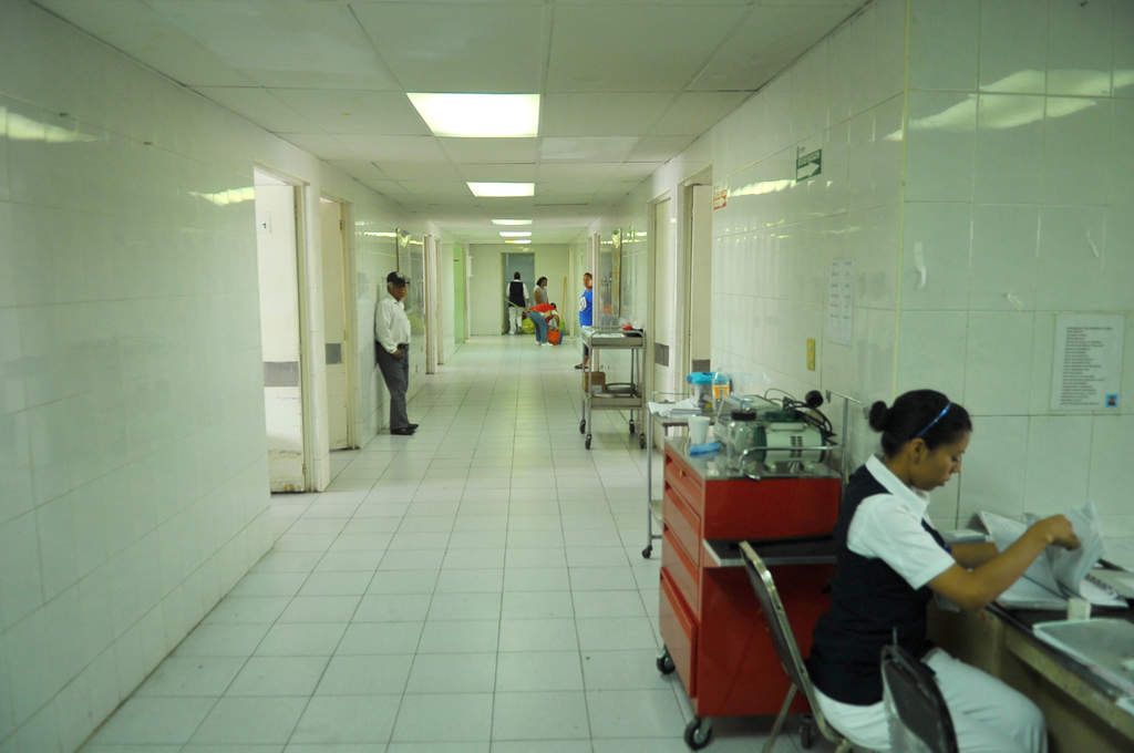 Los hospitales de Torreón, fueron los más 'regañados' por la CDHEC, al acumular tres recomendaciones: dos para el antiguo Hospital General y una más para el Universitario. (Archivo)