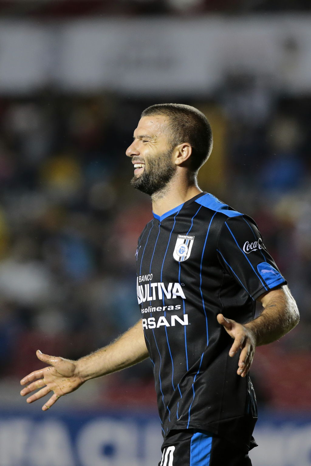 Emanuel Villa se mantiene en la cima de la tabla de goleadores del Apertura 2015; anotó una vez en la fecha 12. (Jam Media)