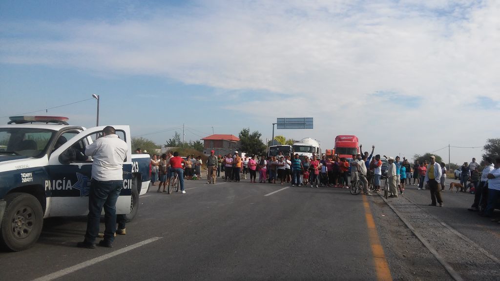 La muerte de un hombre que fue arrollado esta mañana provocó la manifestación. (El Siglo de Torreón)