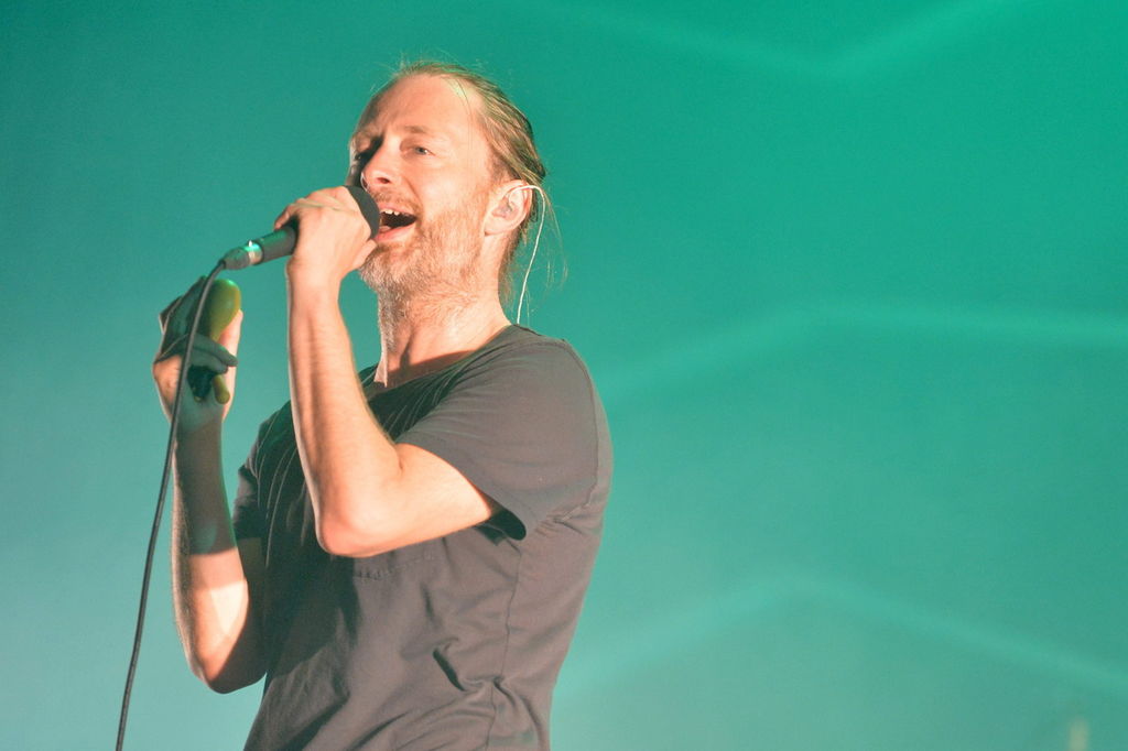 El músico y cantautor británico Thom Yorke, conocido por ser el cantante y compositor principal del grupo Radiohead, en los géneros de rock alternativo, art rock y música electrónica, celebra este miércoles 47 años, con la preparación de un álbum que marcará el regreso de la banda que lo vio nacer artísticamente. (ARCHIVO)
