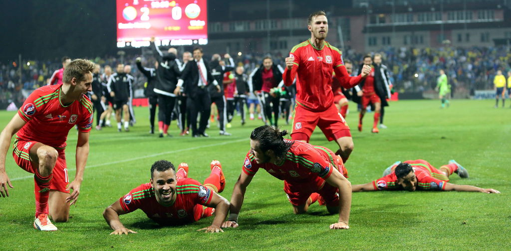 Pese a caer 2-0, la selección de Gales consiguió un resultado histórico en su visita a Bosnia y Herzegovina, al clasificarse a la Eurocopa 2016. (AP)