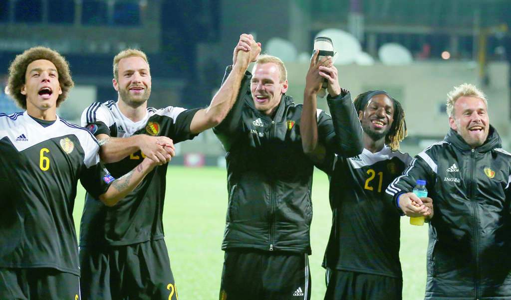 Bélgica goleó 1-4 a Andorra con las dianas de Radja Nainggolan, Kevin De Bruyne, Eden Hazard y Laurent Depoitre para liderar el grupo A. (AP)