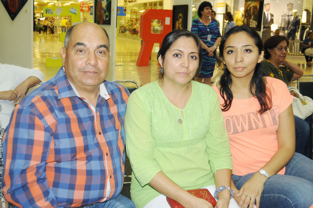 José Luis Ruvalcaba Díaz, Cynthia Ortiz y Andrea Juárez.