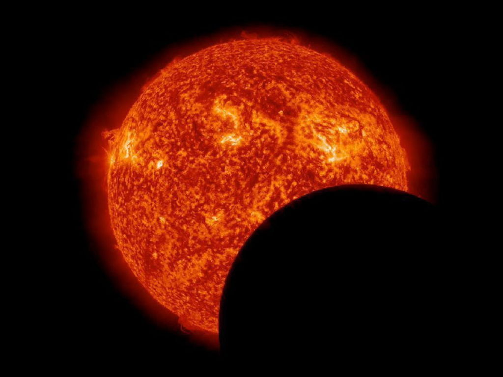 Si bien novedoso en el caso del Sol, este desalineamiento no es exclusivo de las estrellas, y así en la Tierra también se observa que los ejes magnético y de rotación no están alineados. (ARCHIVO)