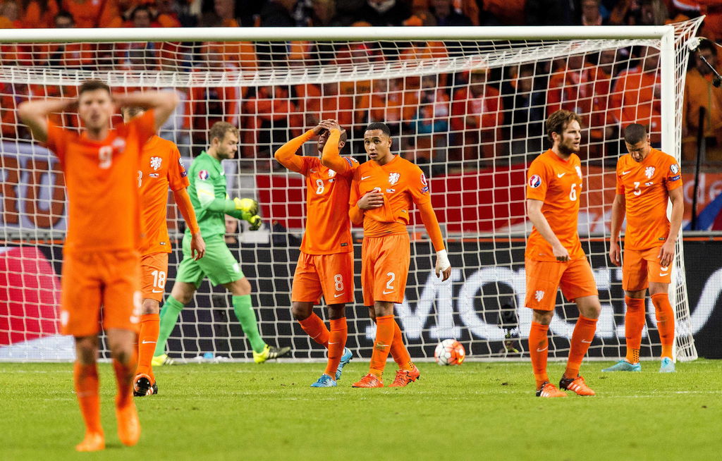 Holanda cayó 2-3 ante RepúblicaCheca que clasifica y deja fuera a los neerlandeses. (EFE) 