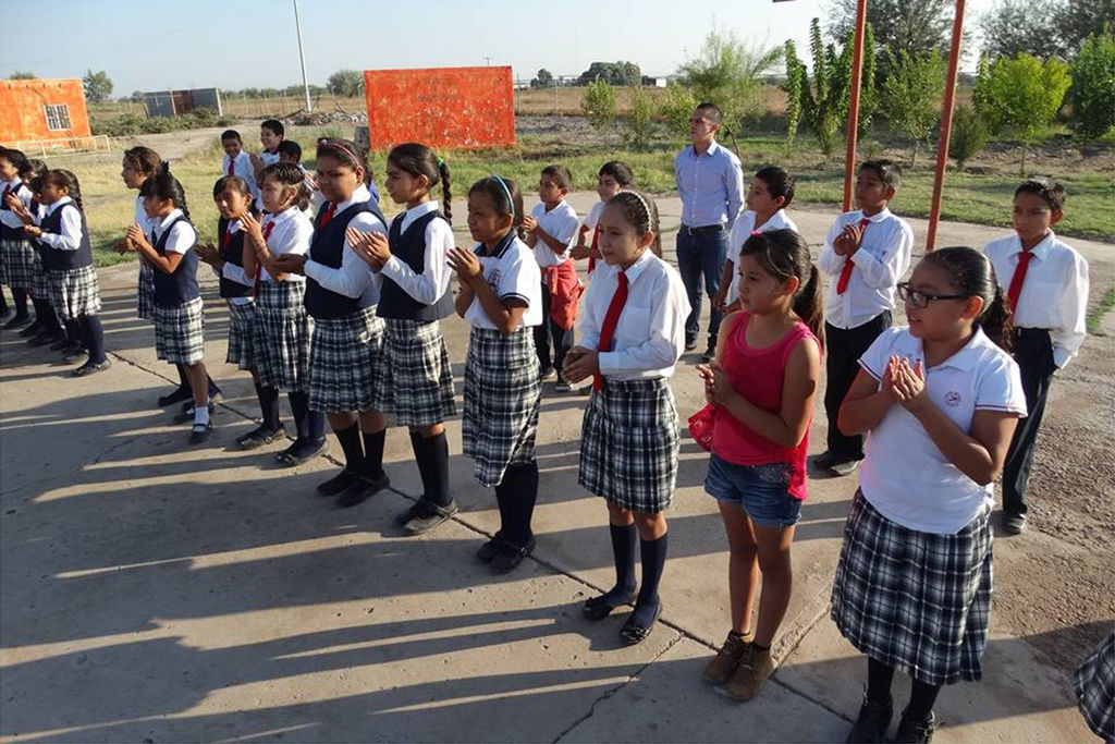 Techumbre. Se edifica techumbre para los alumnos de la escuela primaria Ignacio Zaragoza, del ejido Jaboncillo. (MARY VÁZQUEZ)