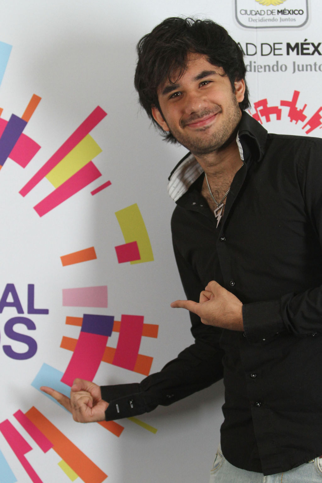 De una manera ligera y sencilla, Gabriel Montiel Gutiérrez, mejor conocido como Werevertumorro, conduce a sus lectores por el apasionante mundo del cortejo y los sinsabores. (ARCHIVO)